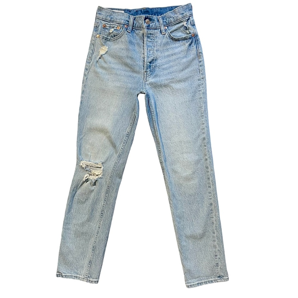 GAP Cheeky Straight Button Front High
Rise Light Destroy Jeans